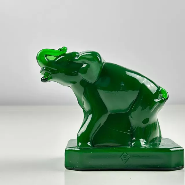 Boyd Glass Furr Green Zack Elephant figurine Paperweight