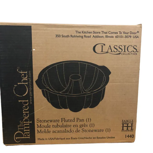 The Pampered Chef # 1440 Family Heritage Collection Stoneware Fluted Pan IOB