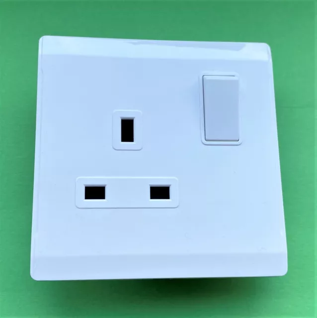 13A  1- Gang  UK Wall Plug Switched Scoket White , Brand New