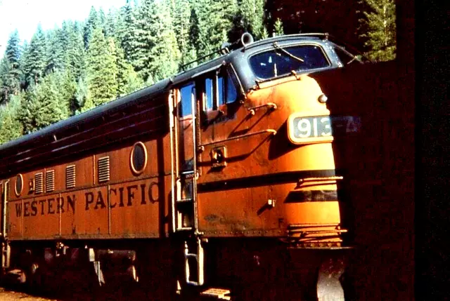 Western Pacific Railroad # 913A, F7A diesel locomotive Dup 35mm color slide