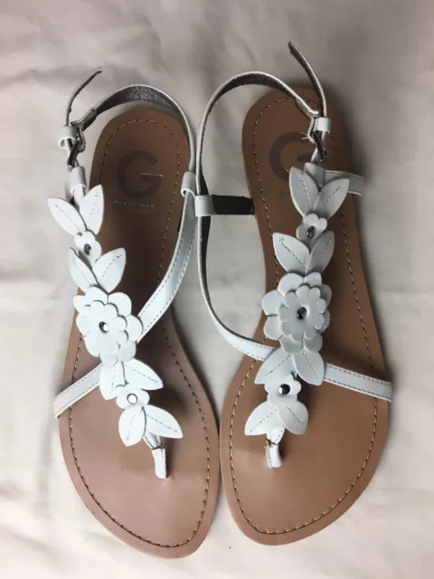 G By Guess Women’s Size 7.5 White Flower Design Thong Sandals