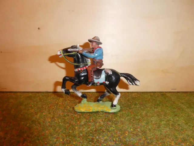 DDR Cowboy Reiter mit Hohlplastik Pferd in schwarz - weis