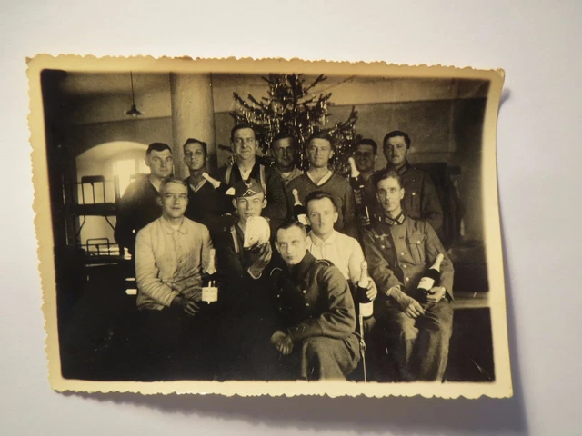 WEIHNACHTEN - SOLDATEN in Uniform &amp; Zivil mit Sekt-Flaschen ...
