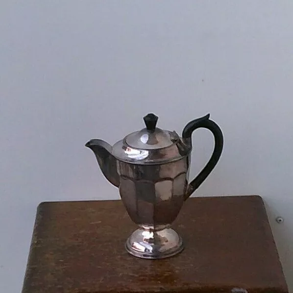 Antique Edwardian (1910) E.P.N.S. “Silver Plated” Tea/Coffee Pot.