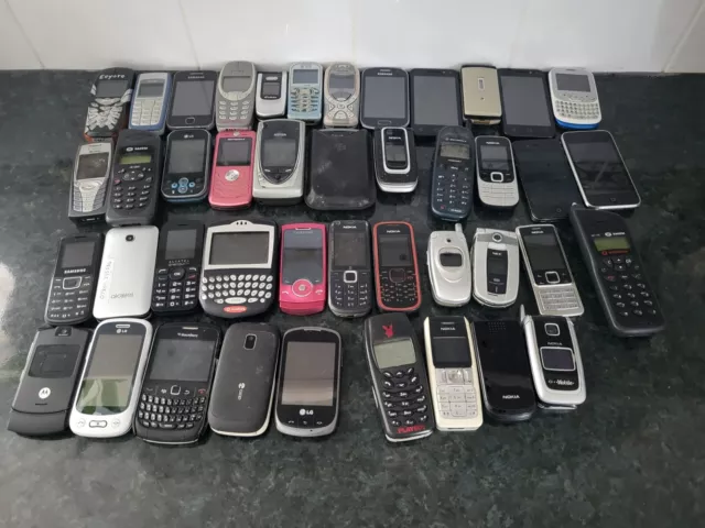 43 Vintage Old Mobile cell Phones Bundle, Nokia, LG, Samsung, Motorola Etc.