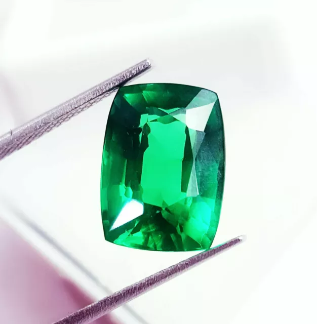 Très beau grenat vert  du Brésil - 9,57 carats avec certificat