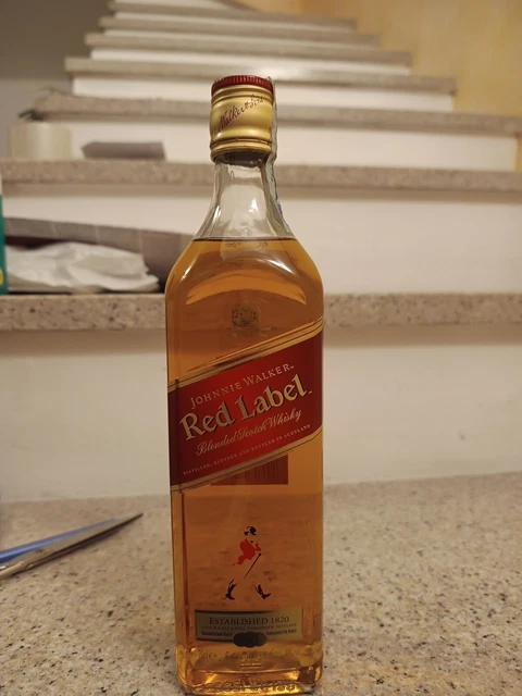 JOHNNIE WALKER - Blended Scotch Whisky Red Label 0,70 lt. EUR 5,00 ...