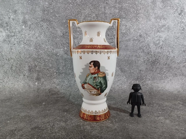 Lot De Porcelaine Et Céramique - Vase Napoléon, Lithophanie Deshoulières & Photophore Limoges