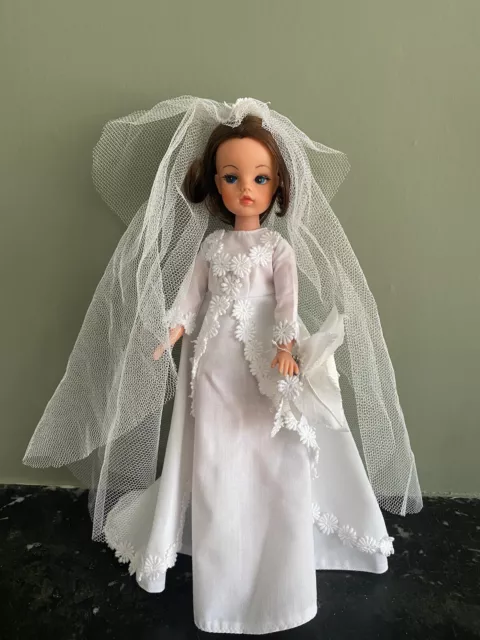 Vintage 1970s Sindy doll In Wedding dress .