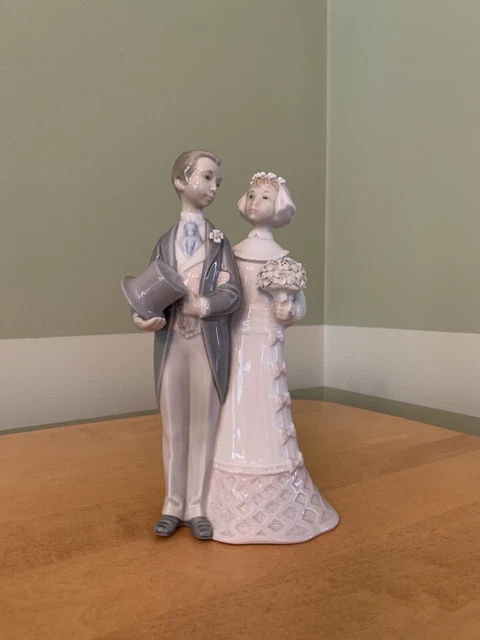 Authentic Lladro figurine, husband and wife, married couple, 8" tall by 4" wide.