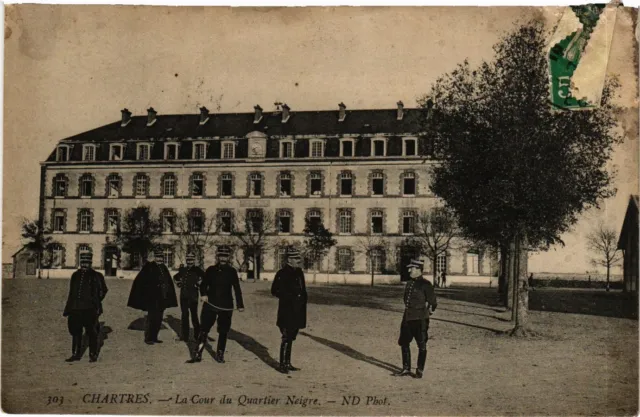 CPA MILITAIRE Chartres-La Cour du Quartier Neigre (317213)