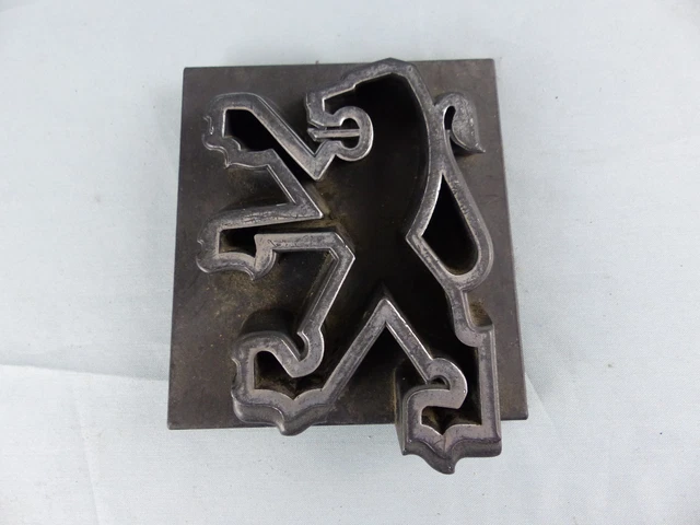 Insigne Lion Peugeot - Pour Hayon, Coffre Ou Volant - Pièce D'occasion - Fabriqué En France