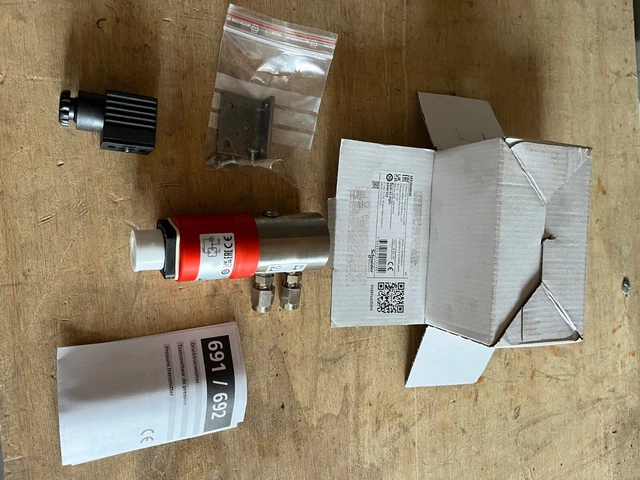 SCHNEIDER ELECTRIC SPW102 differential pressure transmitter £50.00 ...