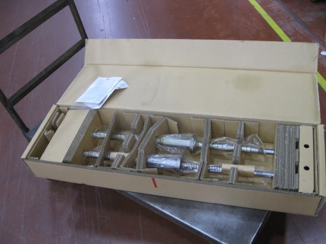 Lot (2) NSK Ball Screws W3206G-96PX-C5Z20 - Unused Lot (2) NSK Ball Screws W3206G-96PX-C5Z20 - Unused