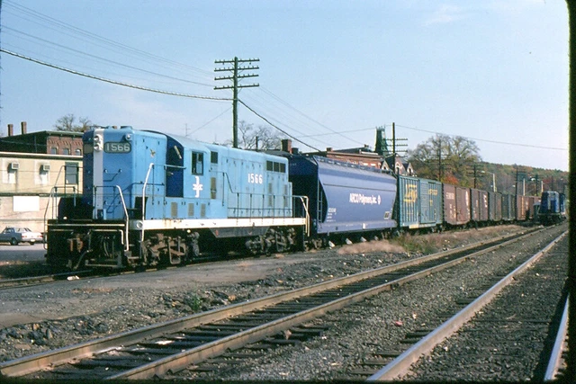 Boston & Maine GP-7  # 1566+T '1975 ' @ Ayer ORIGINAL 35MM color slide