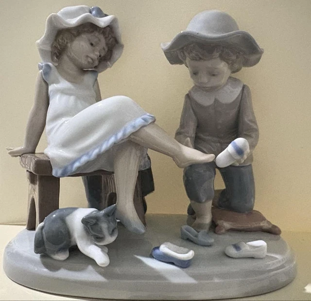 LLADRO LLADRO 5361 TRY THIS ONE Shoemaker boy and girl $672.48