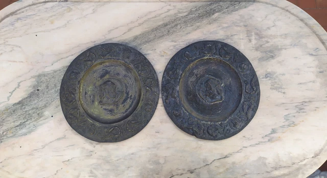 Pareja de platos de metal 39,7cm