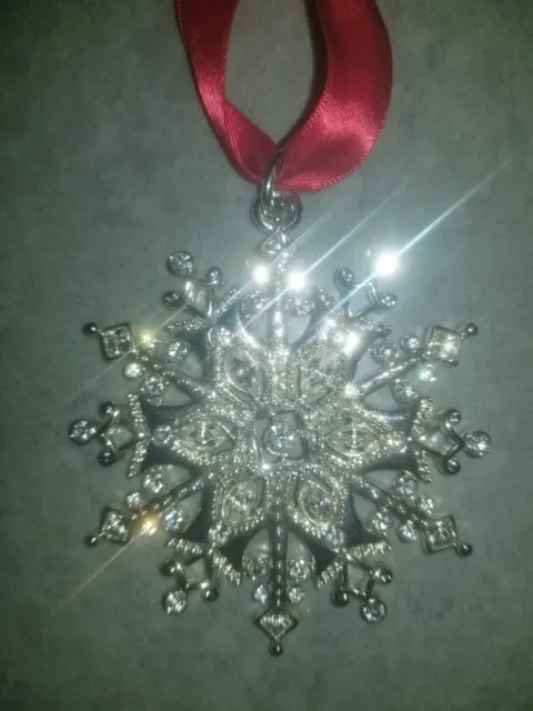 Beautiful Holiday Tree Ornament With Carry Bag