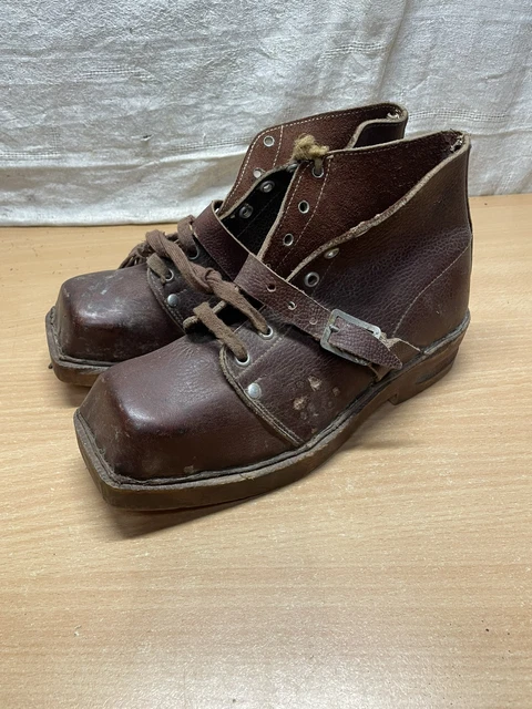 ancienne chaussure de ski de fond Trappeur vintage en cuir 1950-60