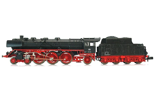Märklin écart. O, deux locomotives mécaniques 020 noires à filets