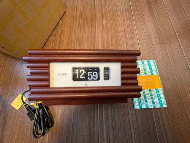 Seiko digital clock Flip Clock DP637B wood grain with box Mint USED