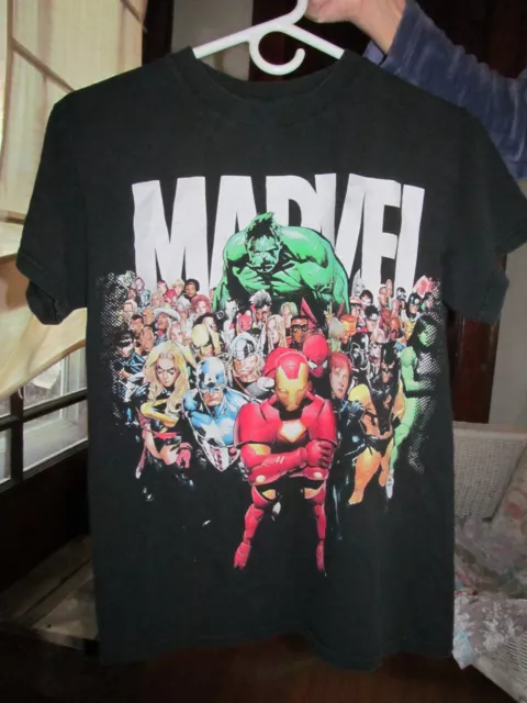 T-Shirt Adult Small Marvel Group Shot Superhero Tee Spiderman Iron Man HULK