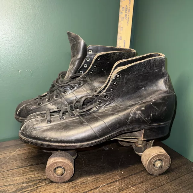 Hyde Athletic Cleveland Skate Company Men's 150 sz 8 Roller Skate