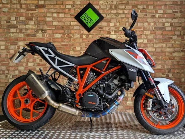 2017 67 Ktm 1290 Superduke R . Only 6937 Mls . Full Akrapovic . Beautiful Condit