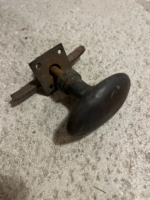 Grosse poignée de porte en fonte fin Xixeme porte ancienne déco chalet