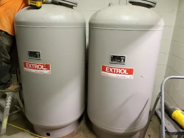 1000-L Extrol Bladder Tank (264 Gal) Pulled From Working Service