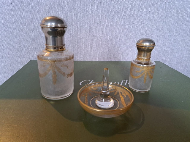 Ensemble De 2 Flacons A Parfum Et Un Baguier En Cristal Givre De Saint Louis