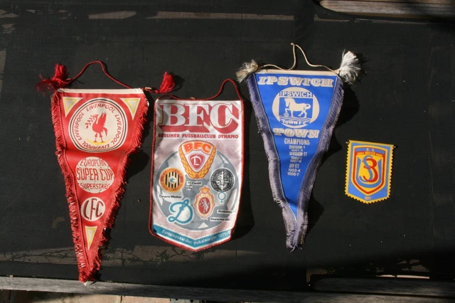 Lot Vintage De 9 Fanions De Football – Fédérations Internationales – Avant 2000