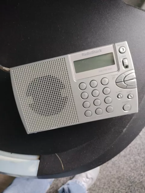 Radio Shack AM/FM SHORTWAVE TRAVEL RADI.  Works great