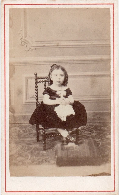 Lot - Antique Original Carte De Visite Girl Portrait, RI Lot - Antique Original Carte De Visite Girl Portrait, RI