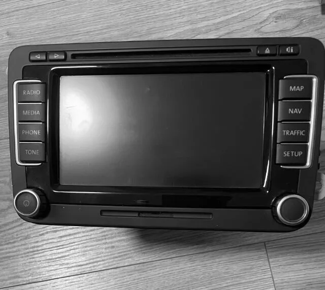 1T0035680B VW Navigationssystem Radio CD /ohne Code inkl.