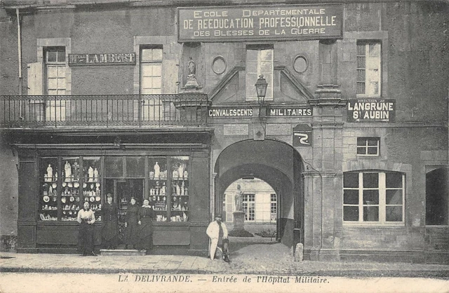 Cpa 14 La Delivrande Entree De L'hopital Militaire
