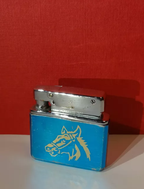 Altes Benzinfeuerzeug Lighter aus China mit Pferd Rarität Brennt!