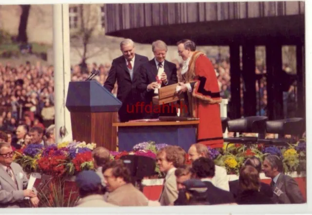 PRIME MINISTER CALLAGHAN of England WHILE PRES JIMMY CARTER receives award, 1977