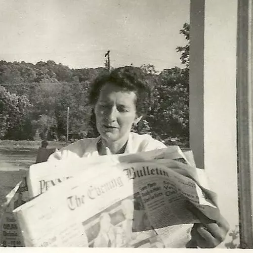 Philadelphia Newspaper Women Reading Real Photo 1960s The Evening Bulletin, VTG