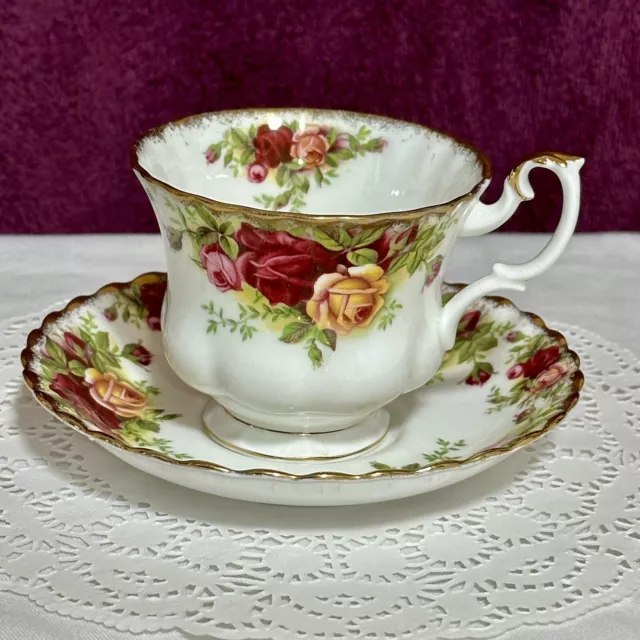 Royal Albert Old Country Roses Bone China Cup & Matching Saucer 1960’s 2
