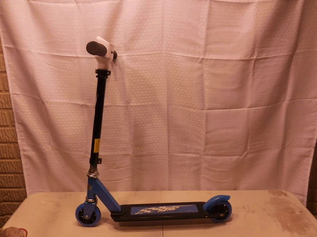Fuzion kick kids Scooter with digital speedometer Speed O Meter Fuzion kick kids Scooter with digital speedometer Speed O Meter