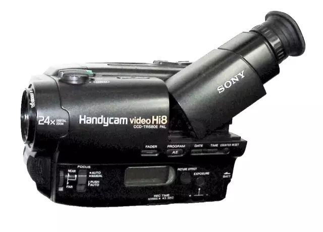 Sony Hi8 - Hifi-Stereo Camcorder CCD-TR680E mit Video8-Funktion vom Fachhändler