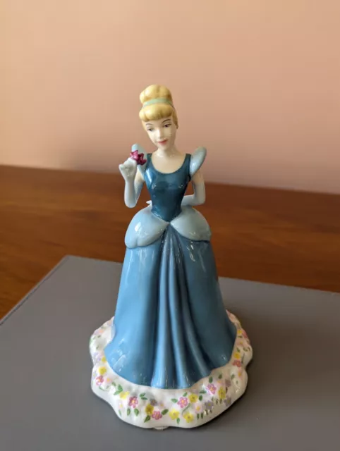 Royal Doulton - Walt Disney Showcase Collection - Cinderella Figurine- New Boxed