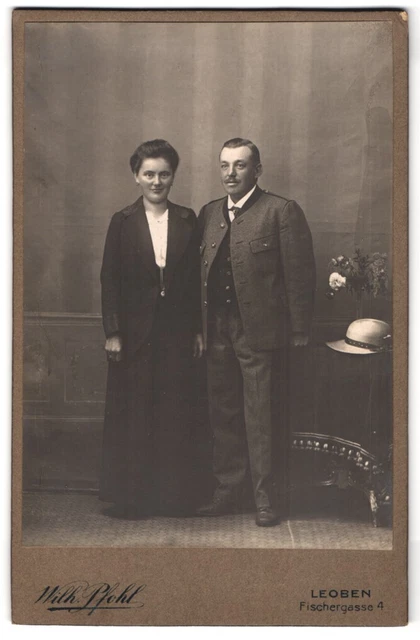 Fotografie Wilh. Pfohl, Leoben, Fischergasse 4, Portrait junges Paar in Trachte