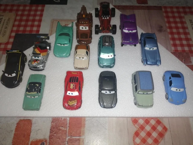 1 lot de  voitures cars disney pixar  mattel metal  d occasion