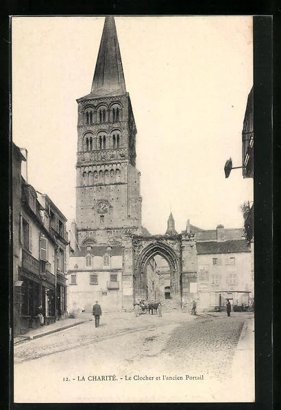 CPA La Charité, Le Clocher et l´ancien Portail