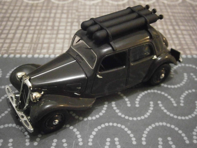 Voiture Miniature Citroen Traction 11 Legere Gazog (1941) Universal Hobbies 1/43