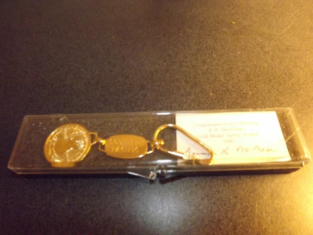 Vintage Southern Pacific Railroad Harriman Gold Metal Safety Award 1986 Keychain