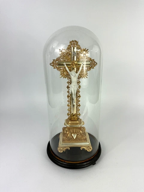 Antiker Glassturz mit Standkreuz Glas Dom Haube Kruzifix Porzellan Holz Herz
