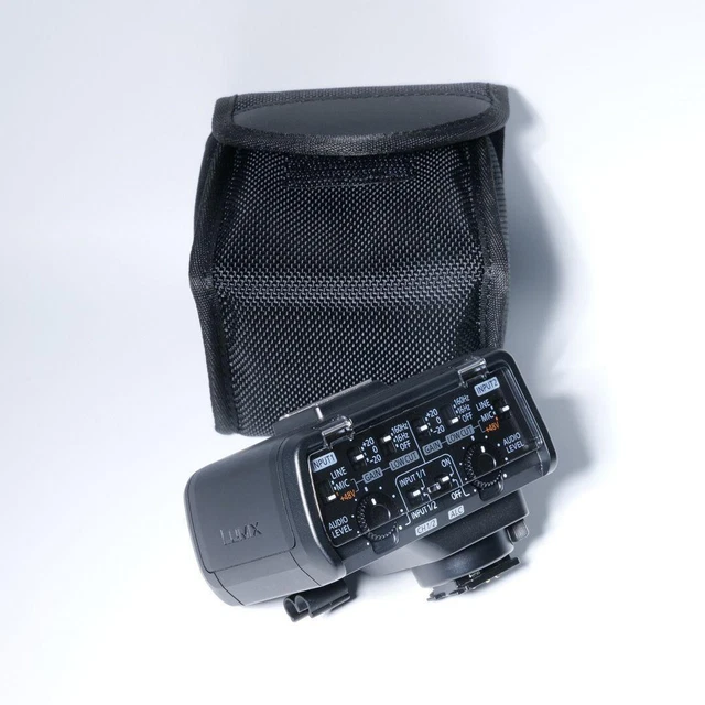 Trípode negro estándar adaptador de micrófono Panasonic XLR DMW-XLR1 con cable